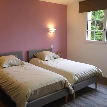 Semi Detached House Rieux בית נופש