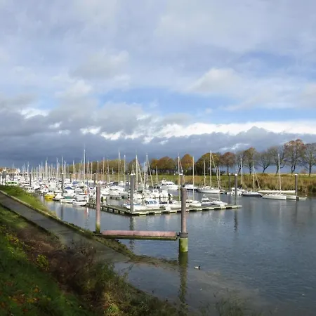 Semi-detached House, Rieux Tatil Evi *