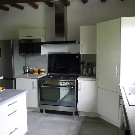 Semi-detached House, Rieux Hébergement de vacances *