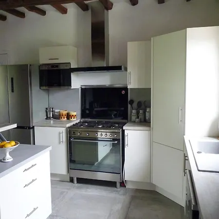 Semi-detached House, Rieux Hébergement de vacances *